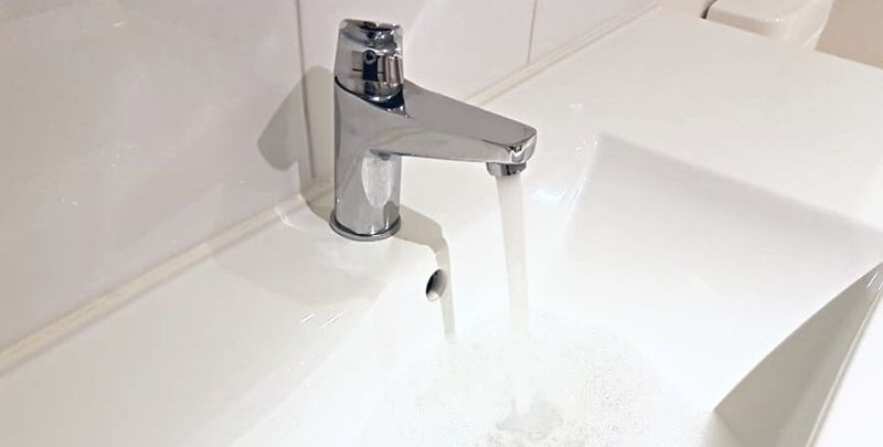 running hot water down sink drain
