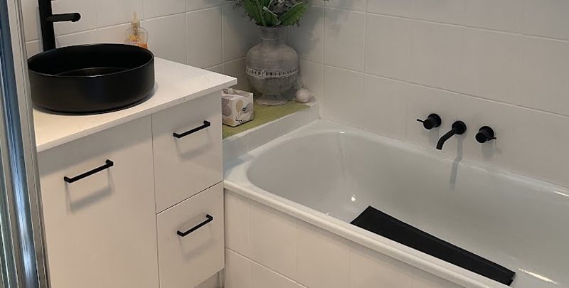 counter top sink with ceramic bath tub